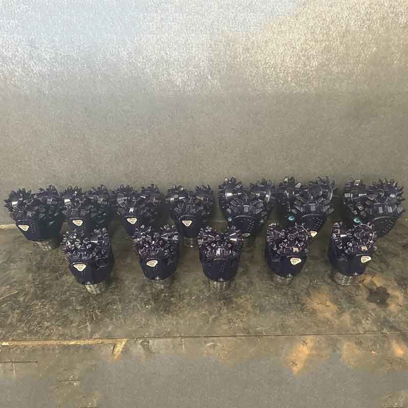 12 1/4-дюймовое шарошечное долото с фрезерованными зубьями для пород средней твердости