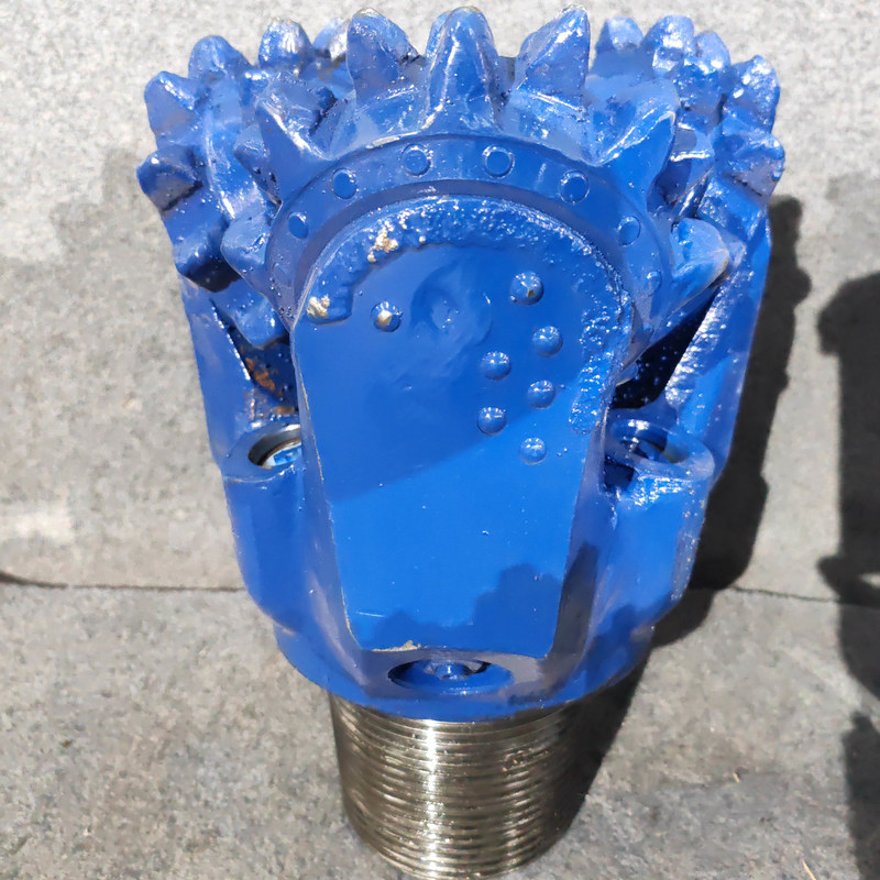 16 Inch Customizable Mill Tooth Drill Bit with IADC 117/127/217 and 1 Year Warranty